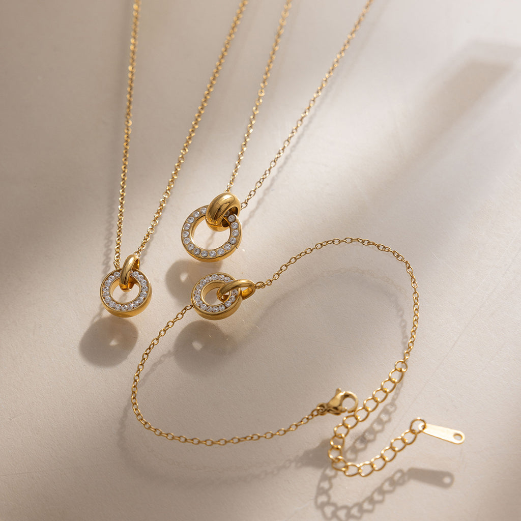 Damen Halskette mit funkelndem Zirkonia-Ring und längenverstellbarer Gliederkette Shop Nory