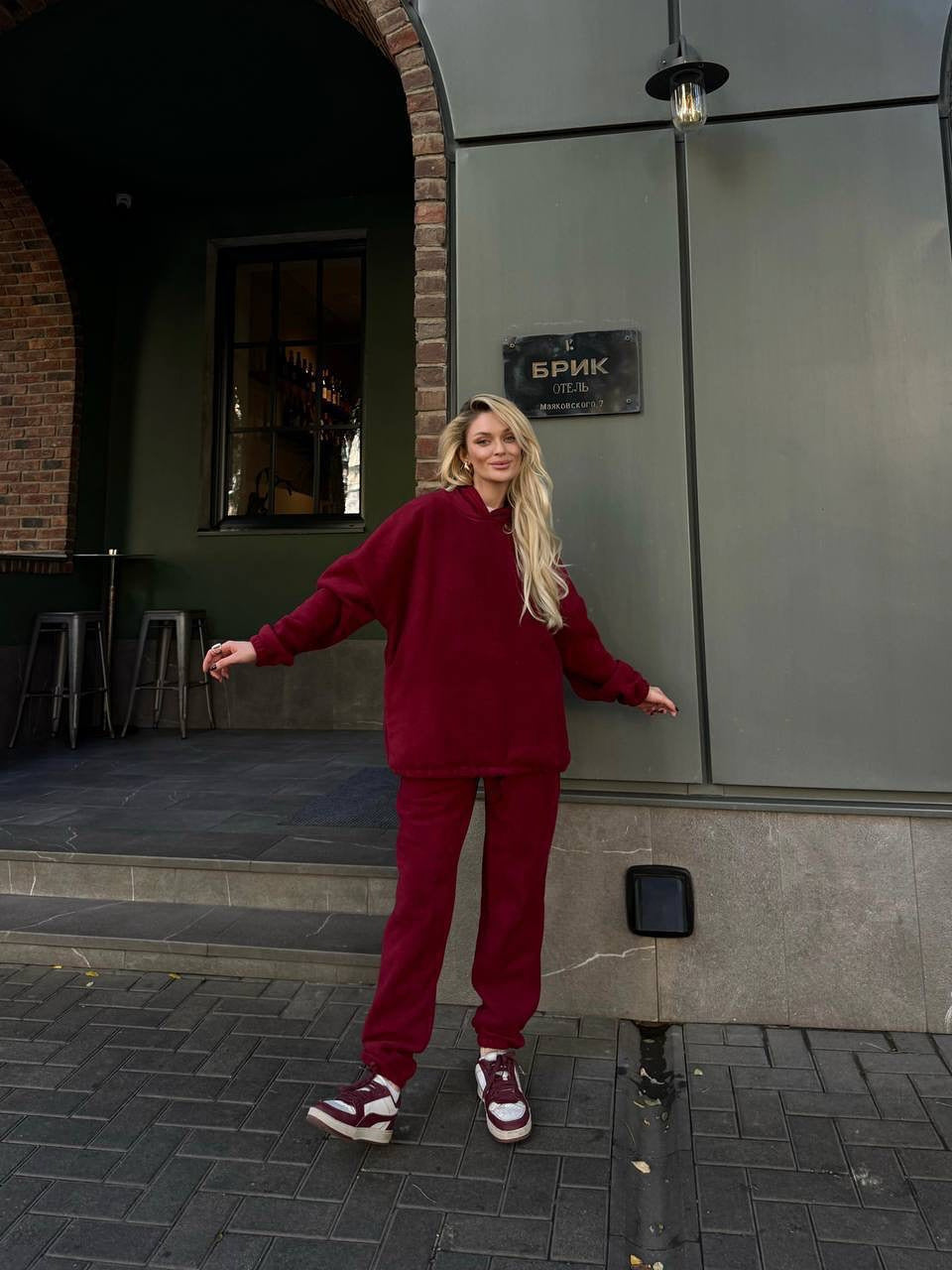 Damen kuscheliges Sweat-Set mit extralangem Kapuzenpullover, verdeckter Kängurutasche und schmal zulaufender Bündchenhose Shop Nory