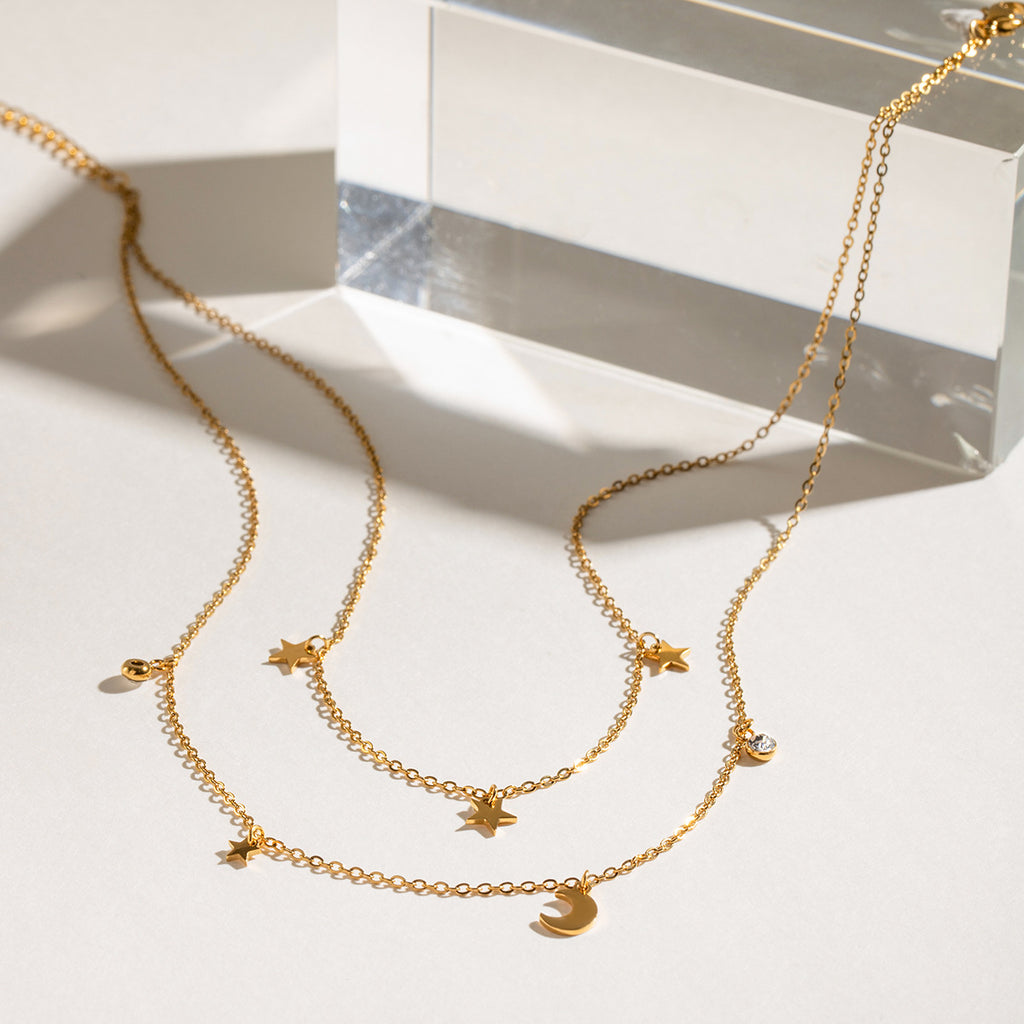 Damen Halskette mit funkelnden Stern- und Mondanhängern aus hypoallergenem Edelstahl Shop Nory