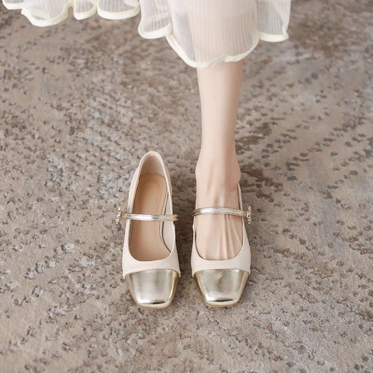 Damen elegante Ballerinas mit geschwungenem Riemen und glänzender Zehenkappe