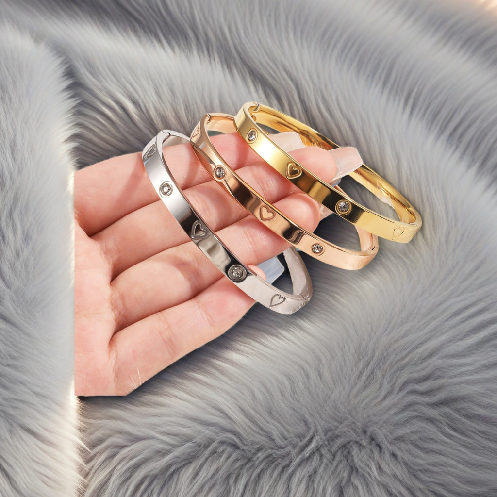 Damen Armreif mit Herzmotiv und Zirkonia-Steinen Shop Nory