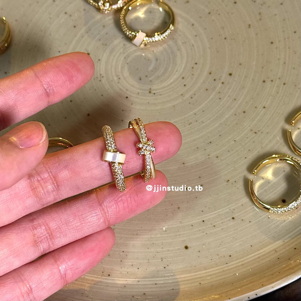 Damenring mit funkelnden Zirkonia-Akzenten und stilvollem Design Shop Nory