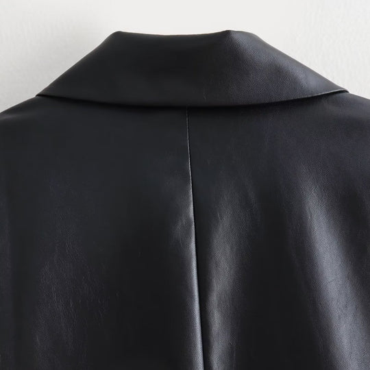 Damen Doppelreihiger Kunstleder-Blazer mit goldfarbenen Zierknöpfen und Pattentaschen Shop Nory