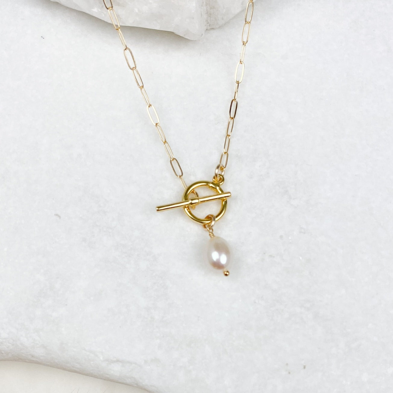Damen Ohrhängerschmuck mit eleganter Perlenverzierung und zeitgemäßem Design Shop Nory