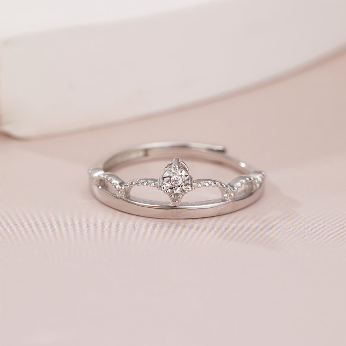 Damen Ring mit filigranem Design und funkelnden Zirkonia Shop Nory