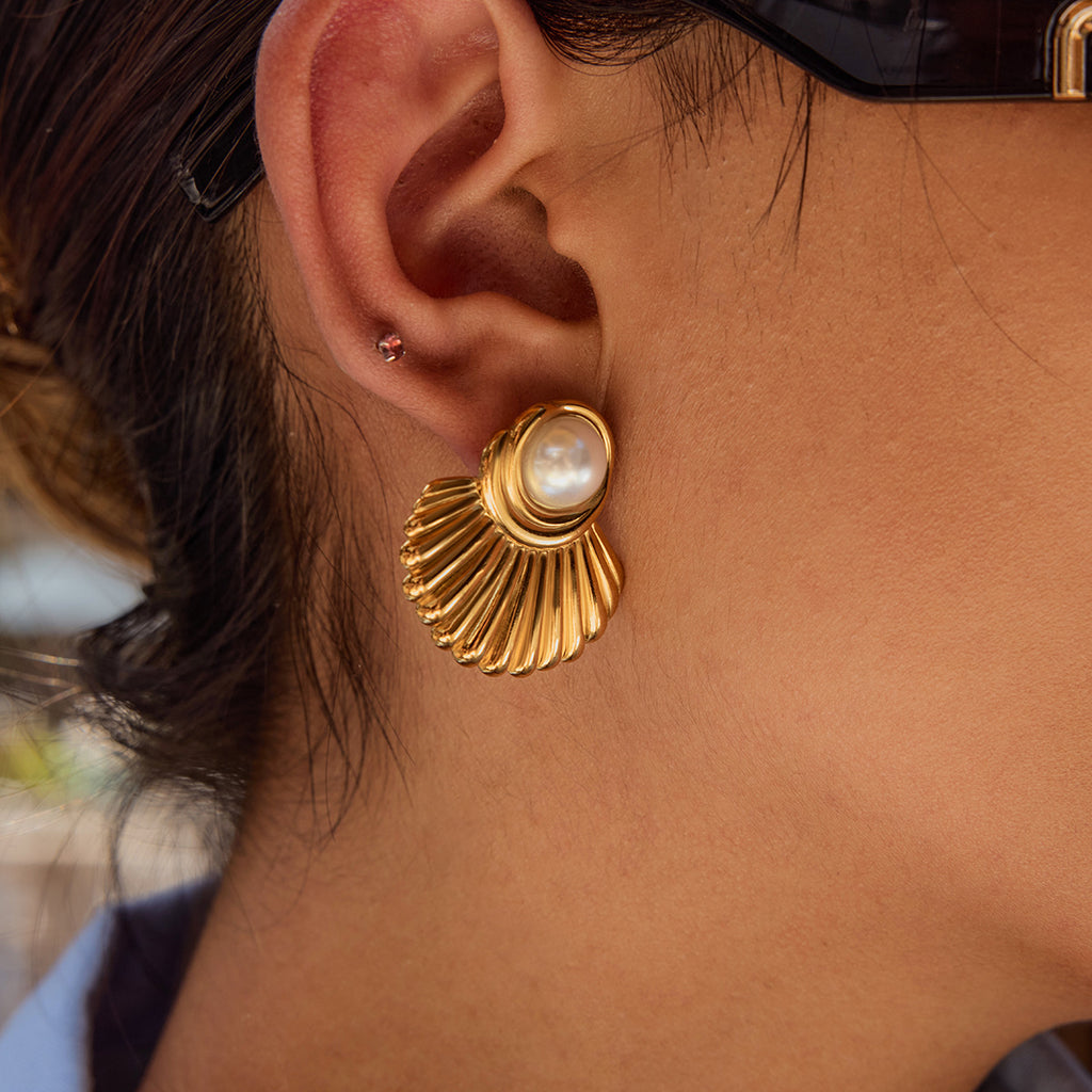 Damen Ohrstecker im Muscheldesign mit Perle Shop Nory