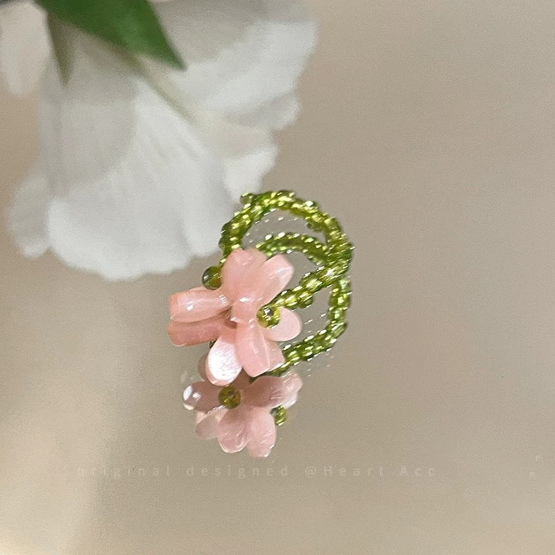 Damen Ring mit zartem floralen Design aus empfindlichen Perlen Shop Nory
