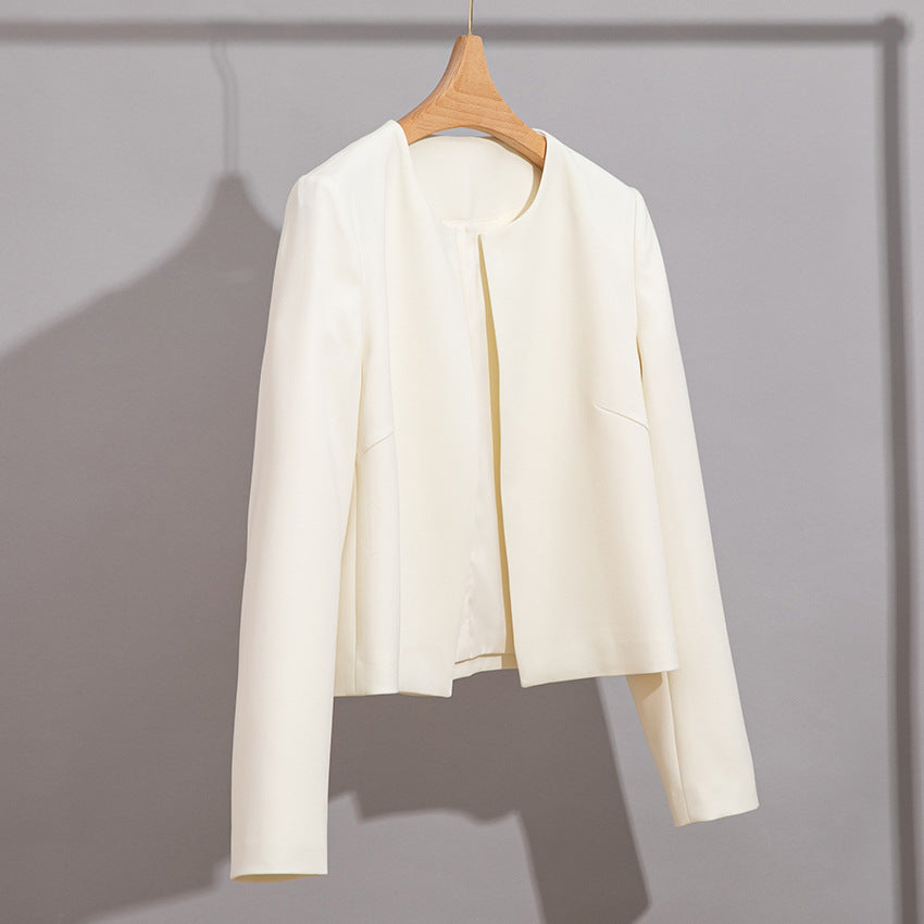 Damen Kragenloser Kurzblazer mit verdeckter Frontblende und leicht taillierter Silhouette Shop Nory