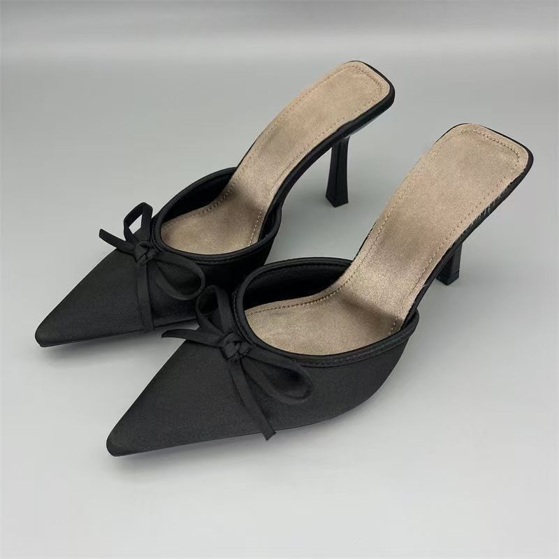 Damen Spitz zulaufende Satinähnliche Mule mit zierlicher Schleifen-Applikation und schlankem Stiletto-Absatz Shop Nory
