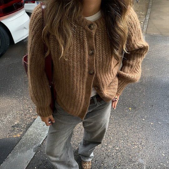Damen nan grobgestrickter Oversize-Cardigan mit Kokosknopfleiste und überschnittener Schulter Shop Nory