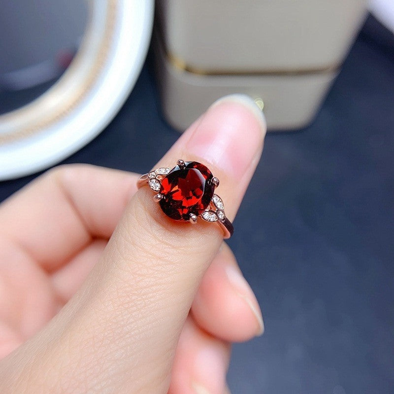 Damen Eleganter Ring mit ovalem Stein und funkelnden Akzenten Shop Nory