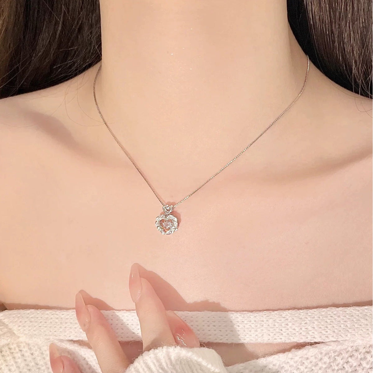 Damen Halskette mit herzförmigem Anhänger und funkelnden Zirkonia Shop Nory