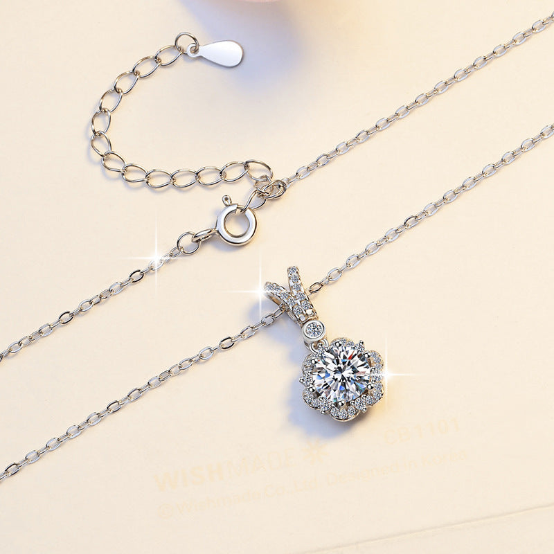 Damen Halskette mit elegantem Blumenanhänger und funkelndem Zirkonia Shop Nory