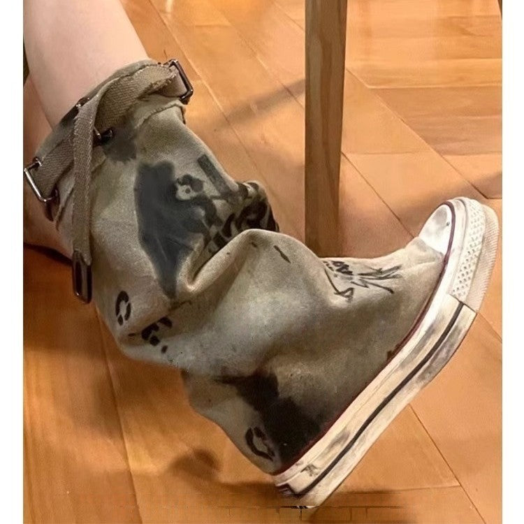 Damen Slouchy Canvas-High-Top Sneaker-Stiefel mit Gurt und Graffiti-Print Shop Nory