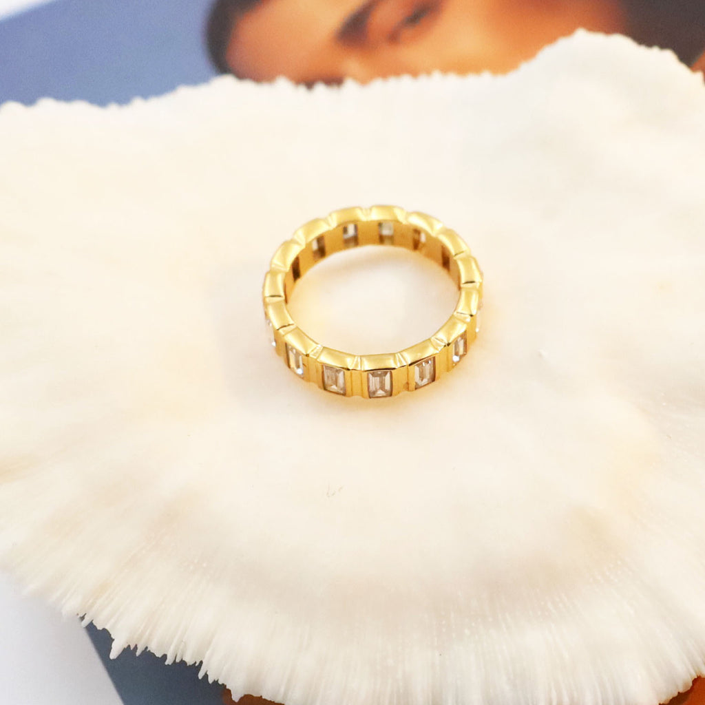 Damen eleganter und zeitloser Zirkonia Ring Shop Nory