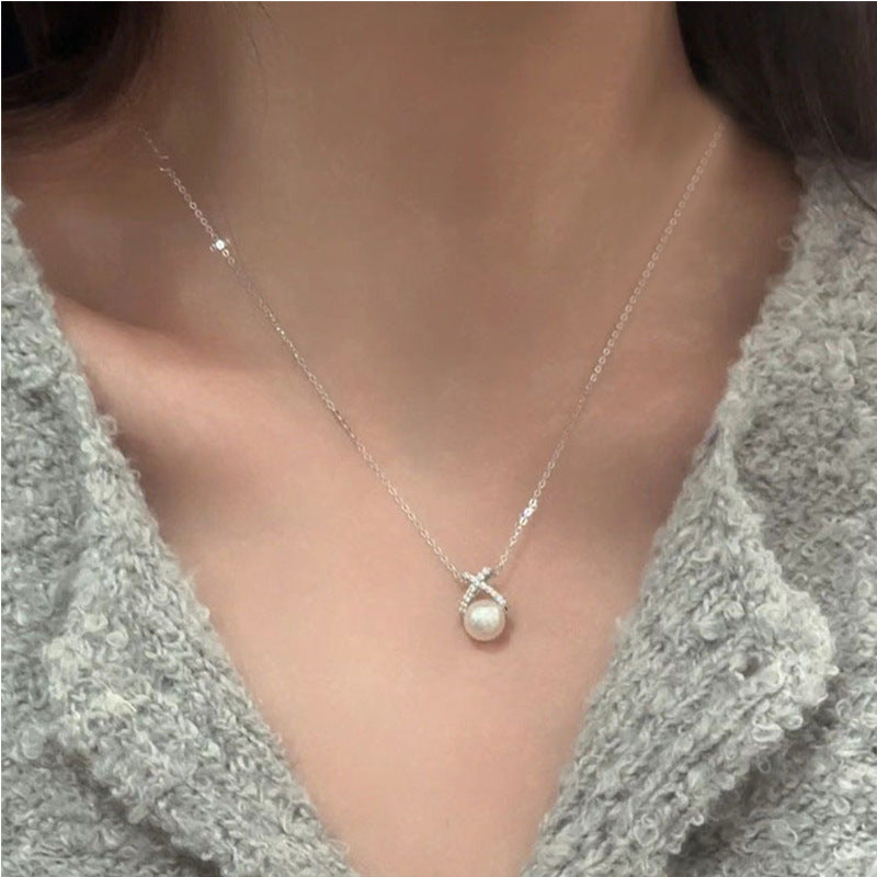 Damen Halskette mit funkelndem Perlenanhänger und eleganter Zirkonia-Fassung Shop Nory