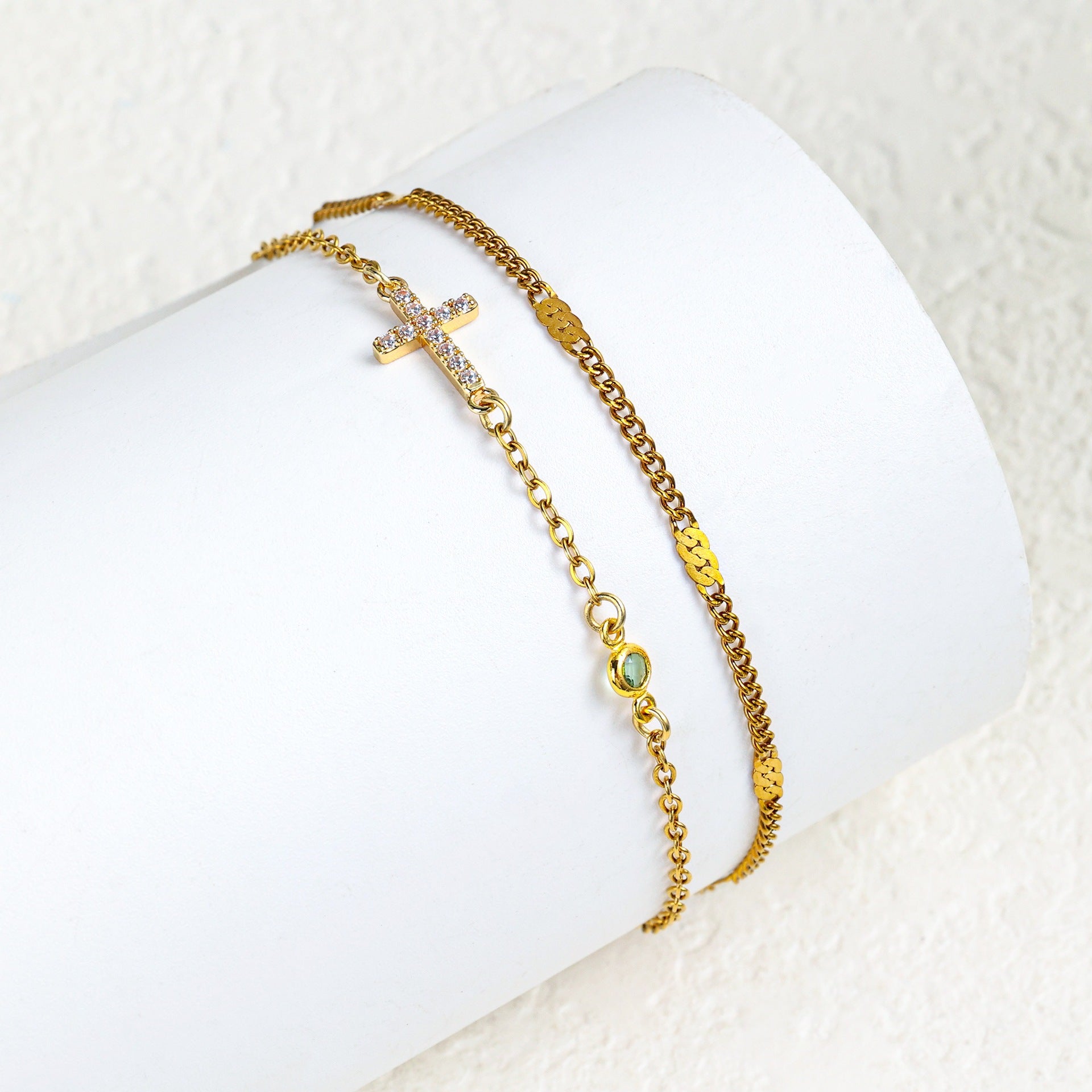 Damenarmband mit christlichem Kreuz und funkelnden Strasssteinen Shop Nory