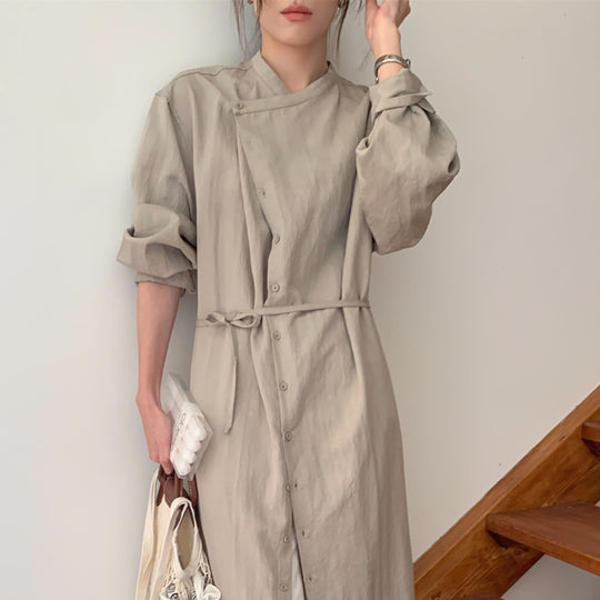 Damen Langes Shirtkleid mit V-Ausschnitt, durchgehender Knopfleiste und Taillengürtel Shop Nory