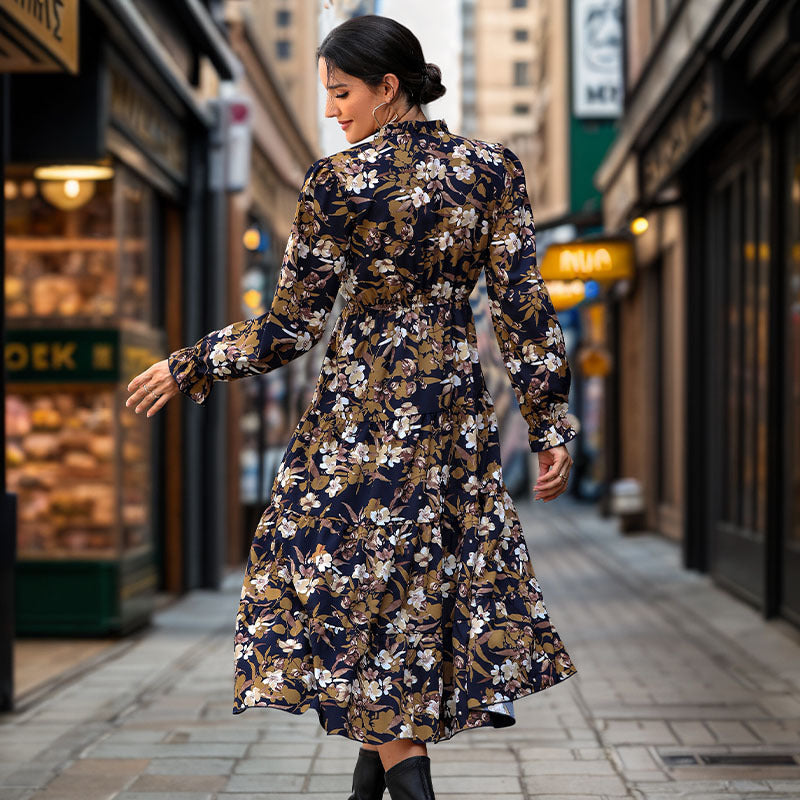 Damen Fließendes Blumen‑Midikleid mit V‑Ausschnitt, Smok‑Taillenband und Stufenrock Shop Nory