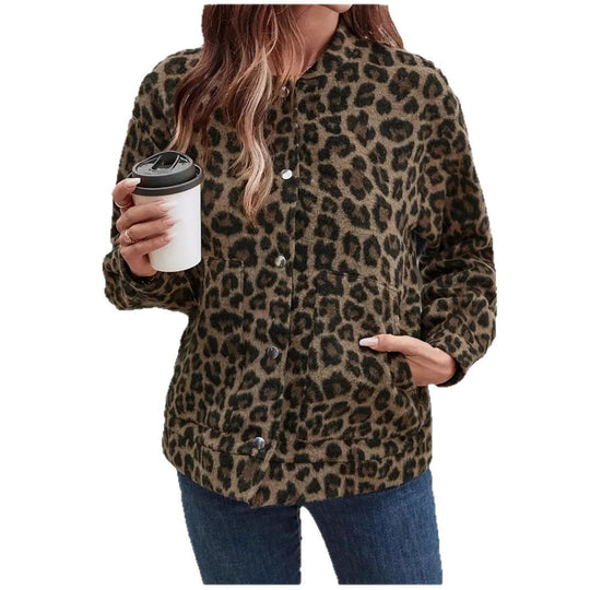 Damen Kurz geschnittene Kuscheljacke im Leo-Fleece mit Stehkragen und Druckknöpfen Shop Nory