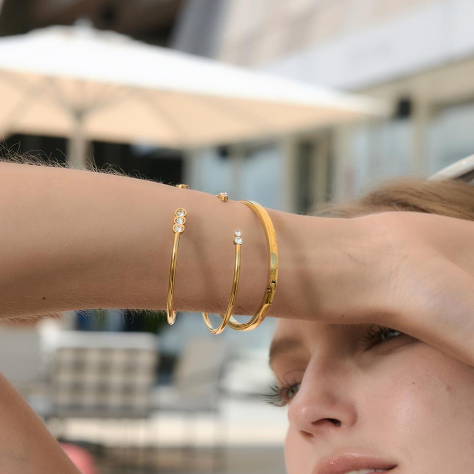 Damen Offenes Armband mit funkelnden Zirkonia und hypoallergener Edelstahlverarbeitung Shop Nory