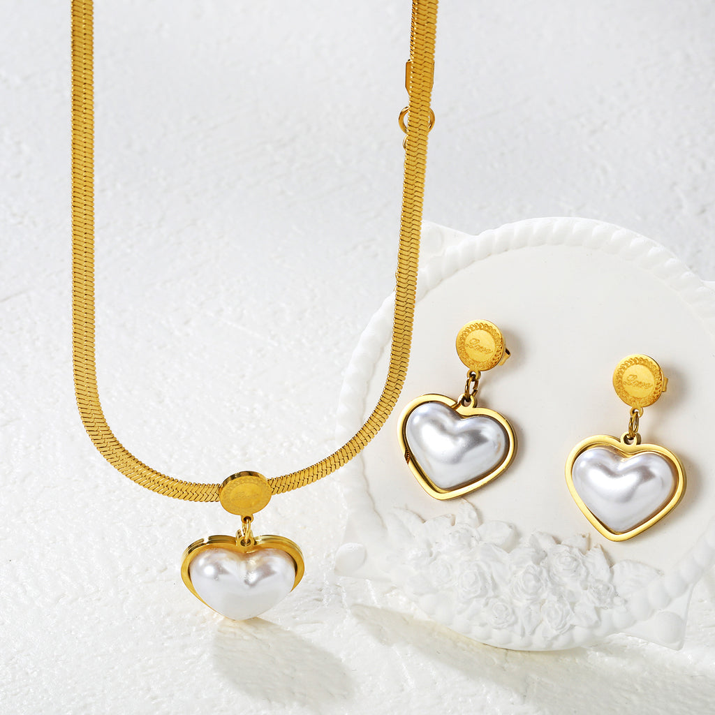 Damen Schmuckset mit herzförmigem Anhänger und funkelnden Ohrringen Shop Nory