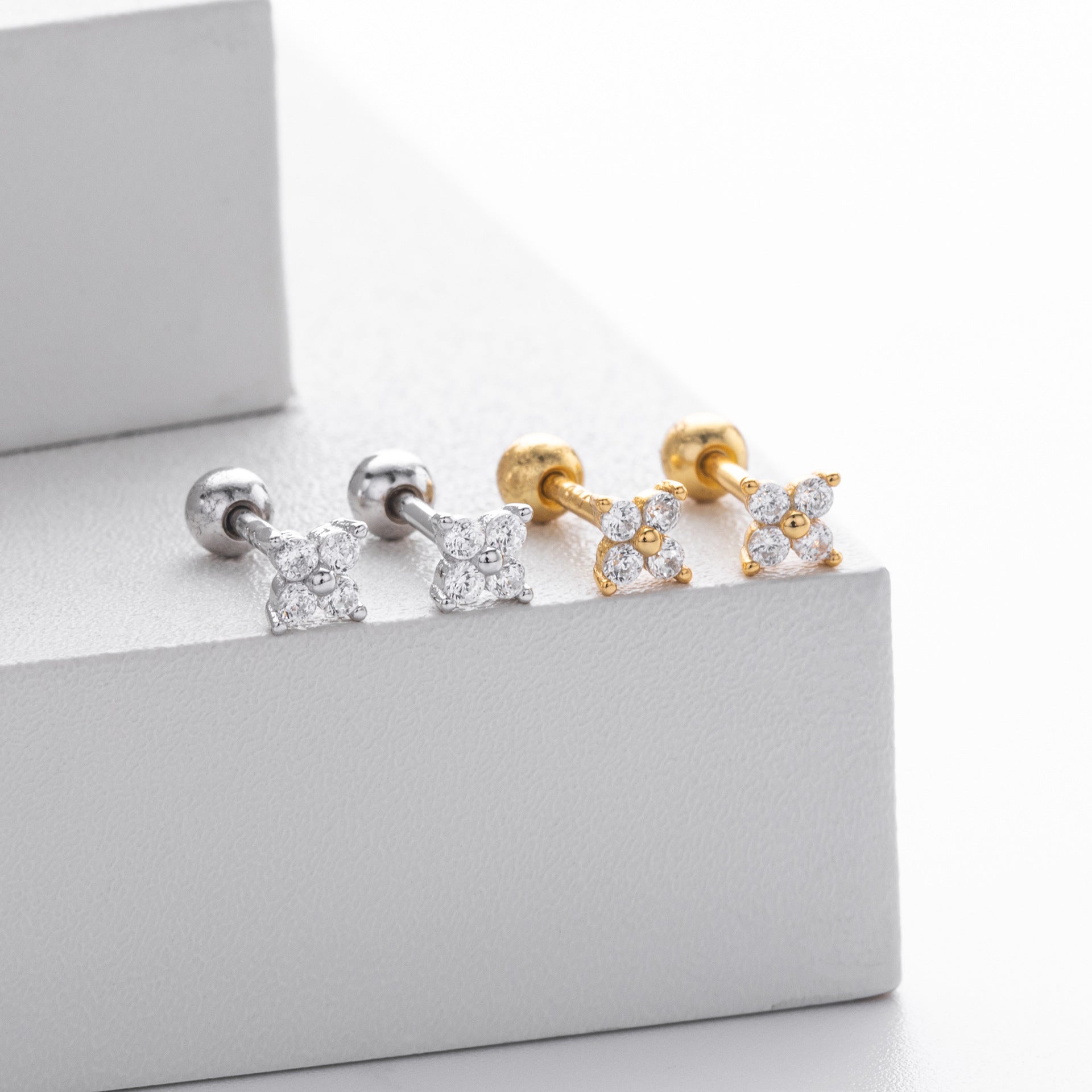 Damen Ohrstecker aus 925 Sterling Silber mit funkelndem Zirkonbesatz Shop Nory