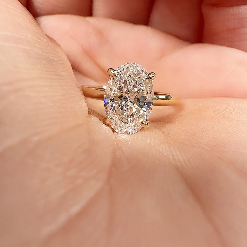 Damen eleganter Ring mit ovalem, funkelndem Zirkonia-Besatz Shop Nory