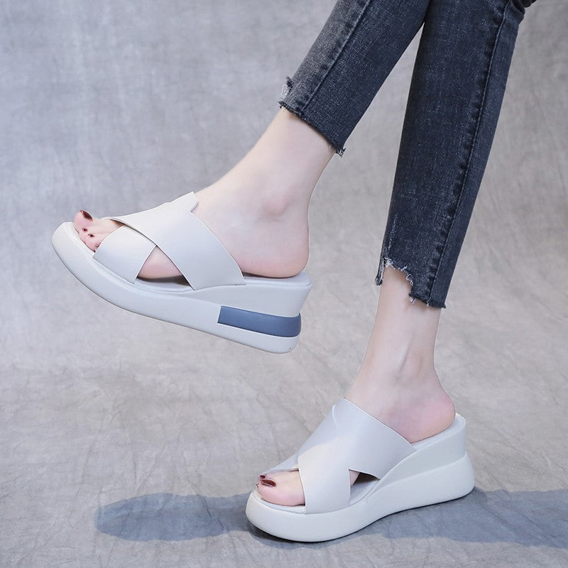 Damen nan Plateau-Pantolette mit überkreuzten Lederoptik-Riemen und ergonomischem Fußbett