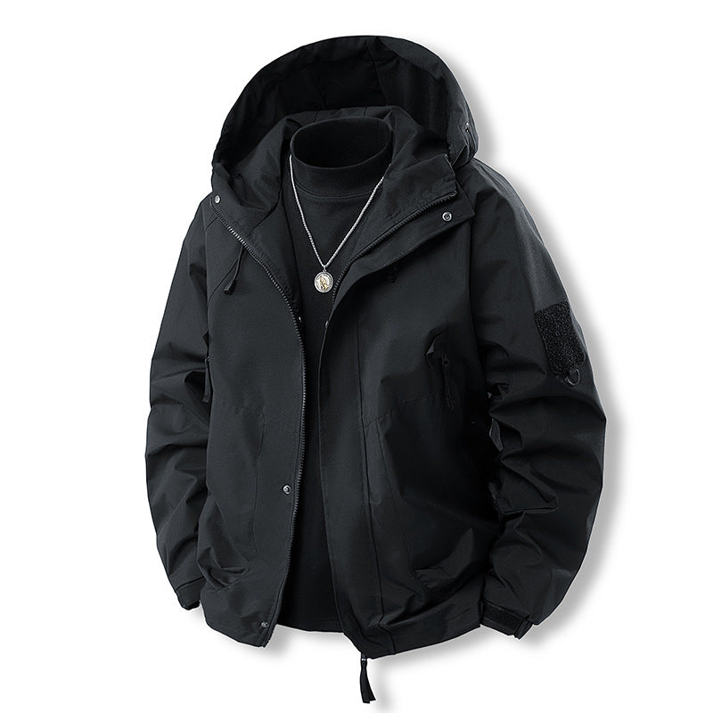 Herren funktionale Outdoor-Jacke mit verstellbarer Kapuze und praktischen Taschen