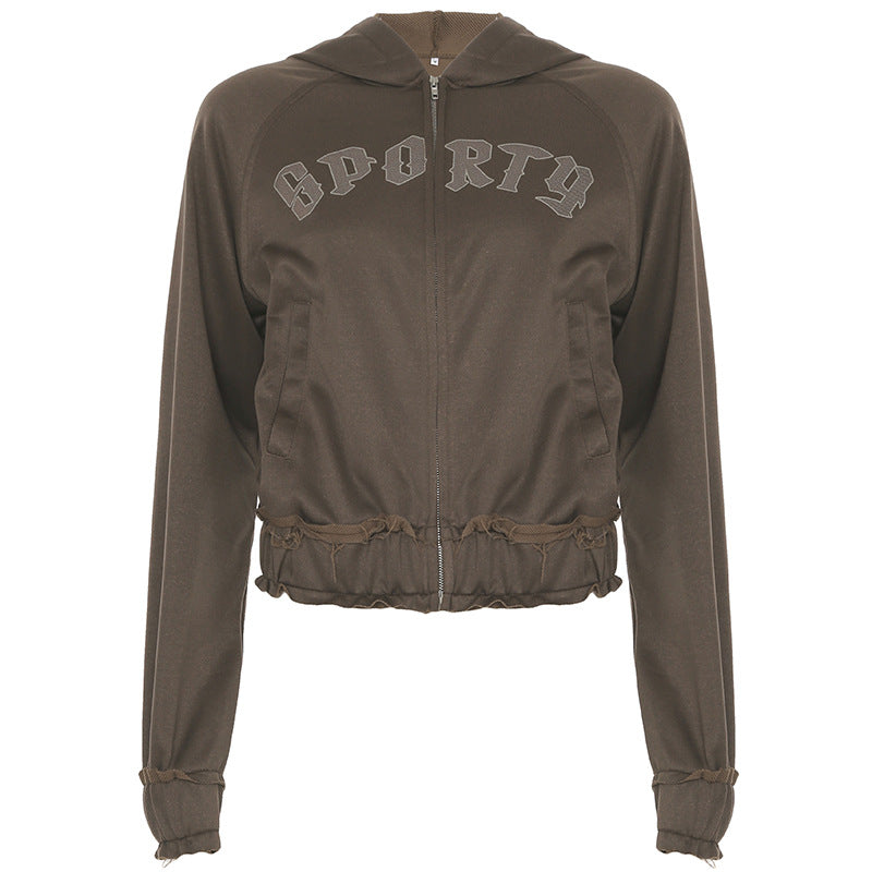 Damen nan taillierte Cropped-Kapuzenjacke mit durchgehendem Reißverschluss, elastischem Abschlussbund und dekorativem College-Print Shop Nory