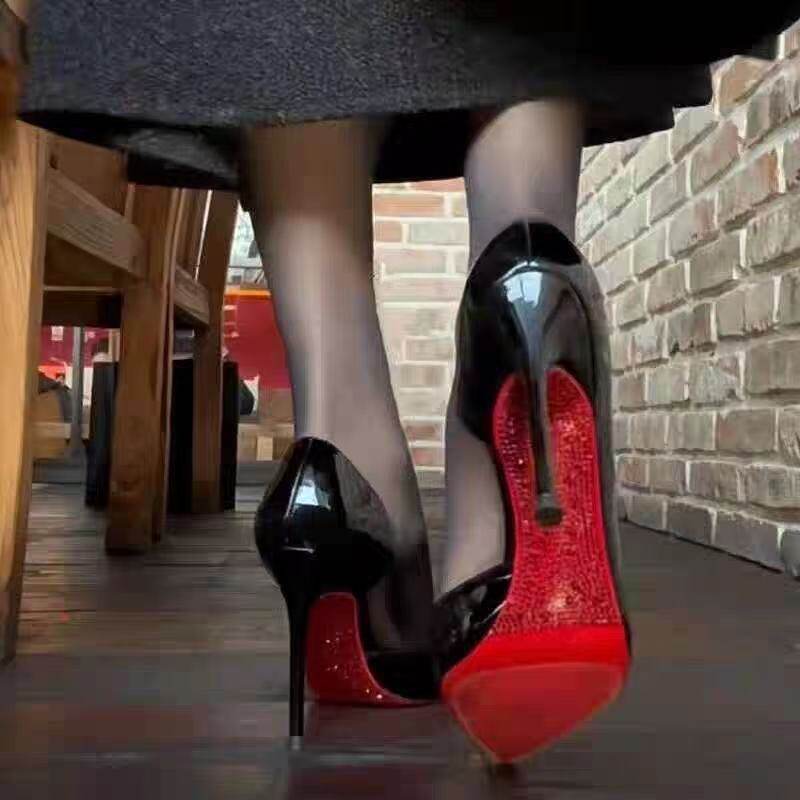 Damen elegante Stiletto-Pumps mit glänzender Oberfläche Shopnory