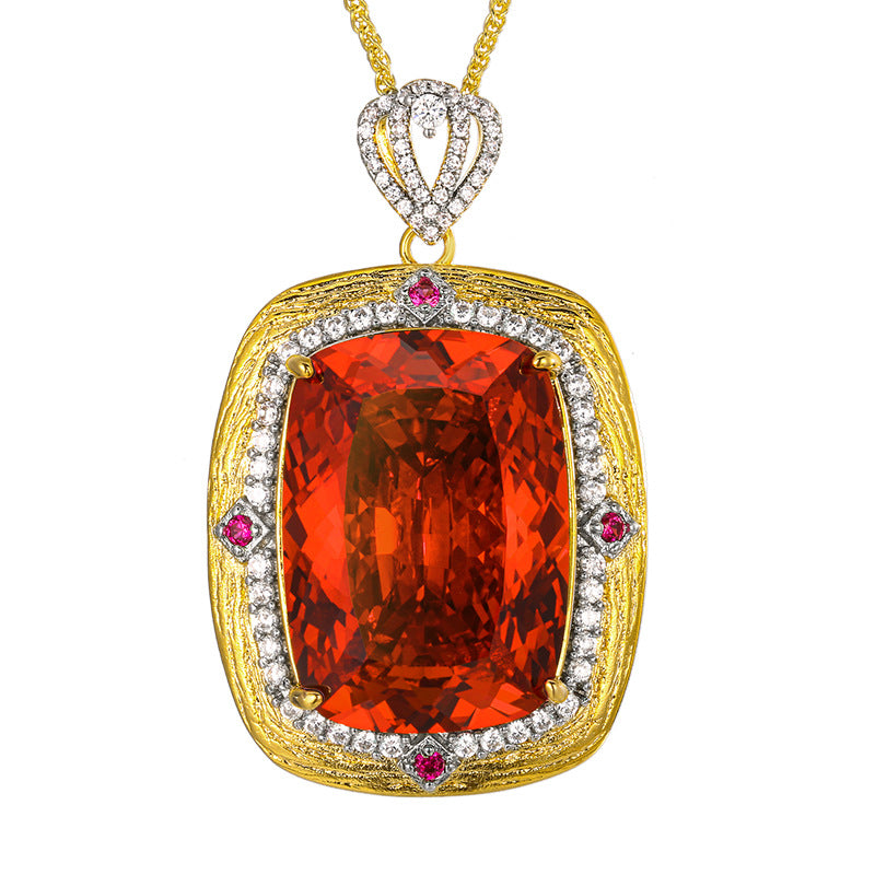 Kissenförmiger Cut Statement Anhänger Necklace Mit Pavé Halo Und Verziertem Goldbail