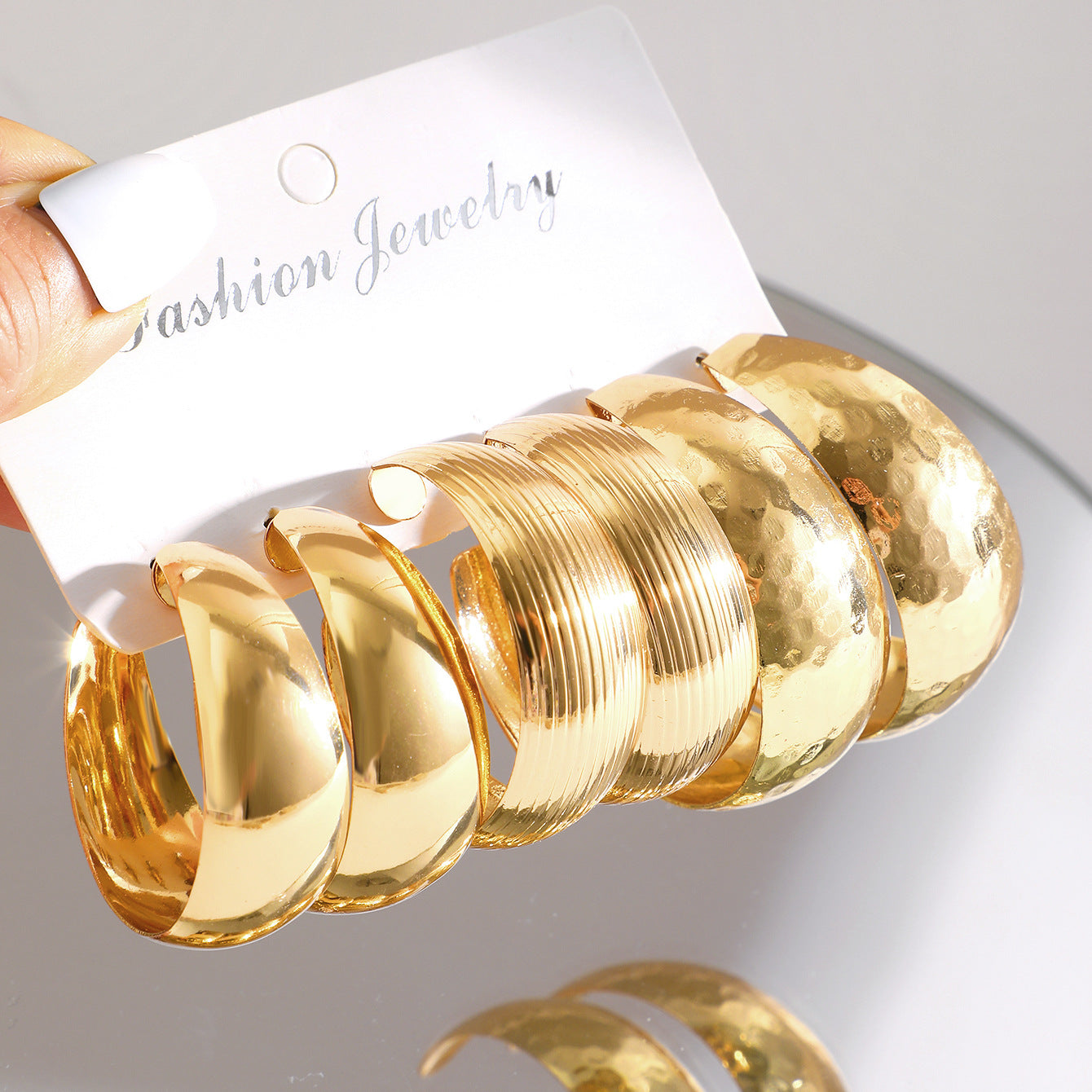 Damen Creolen Ohrringe Set aus hochwertiger, glänzender Metalloberfläche Shop Nory