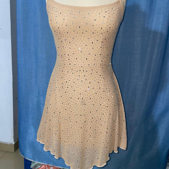 Damen Minikleid mit funkelnden Pailletten und raffinierten Details