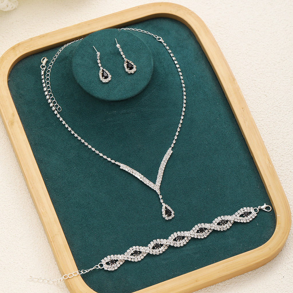 Damen Schmuckset mit stilvollem Anhänger und eleganten Ohrringen Shop Nory