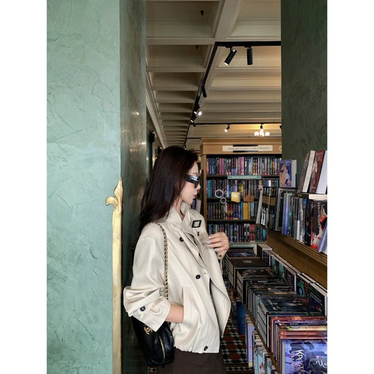 Damen Kurztrenchcoat im Boxy-Cut mit doppelreihiger Knopfleiste und Stehkragen Shop Nory