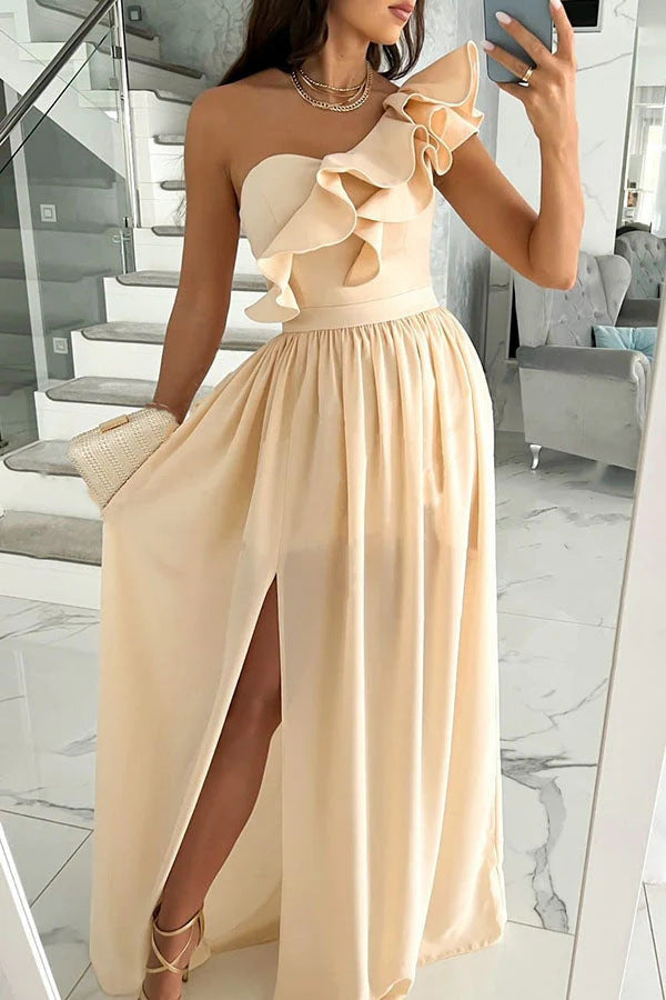 Damen Maxikleid mit asymmetrischem Schnitt und voluminösem Rüschendetail