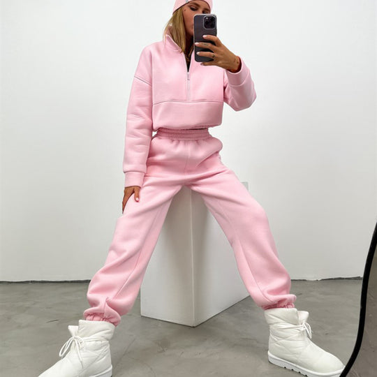 Damen Cropped-Halbzip-Sweatshirt mit hohem Stehkragen und elastischer High-Waist Jogginghose Set Shop Nory