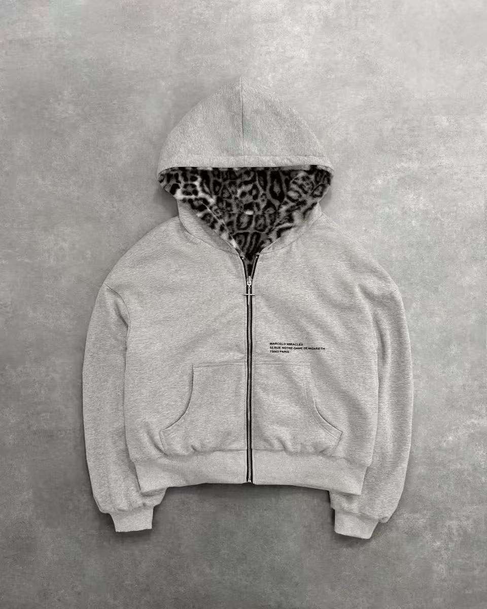Unisex Kapuzen-Sweatjacke mit Kunstfellfutter, verkürztem Schnitt und Kreuz-Reißverschluss Shop Nory