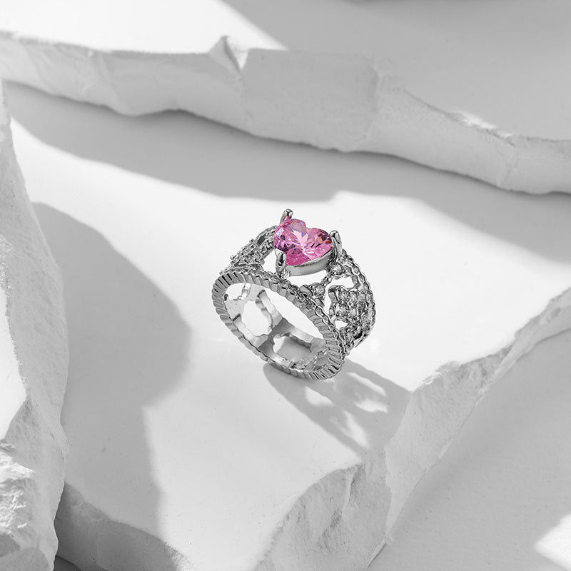 Damenring mit Herzdesign und funkelnden Zirkonia Shop Nory