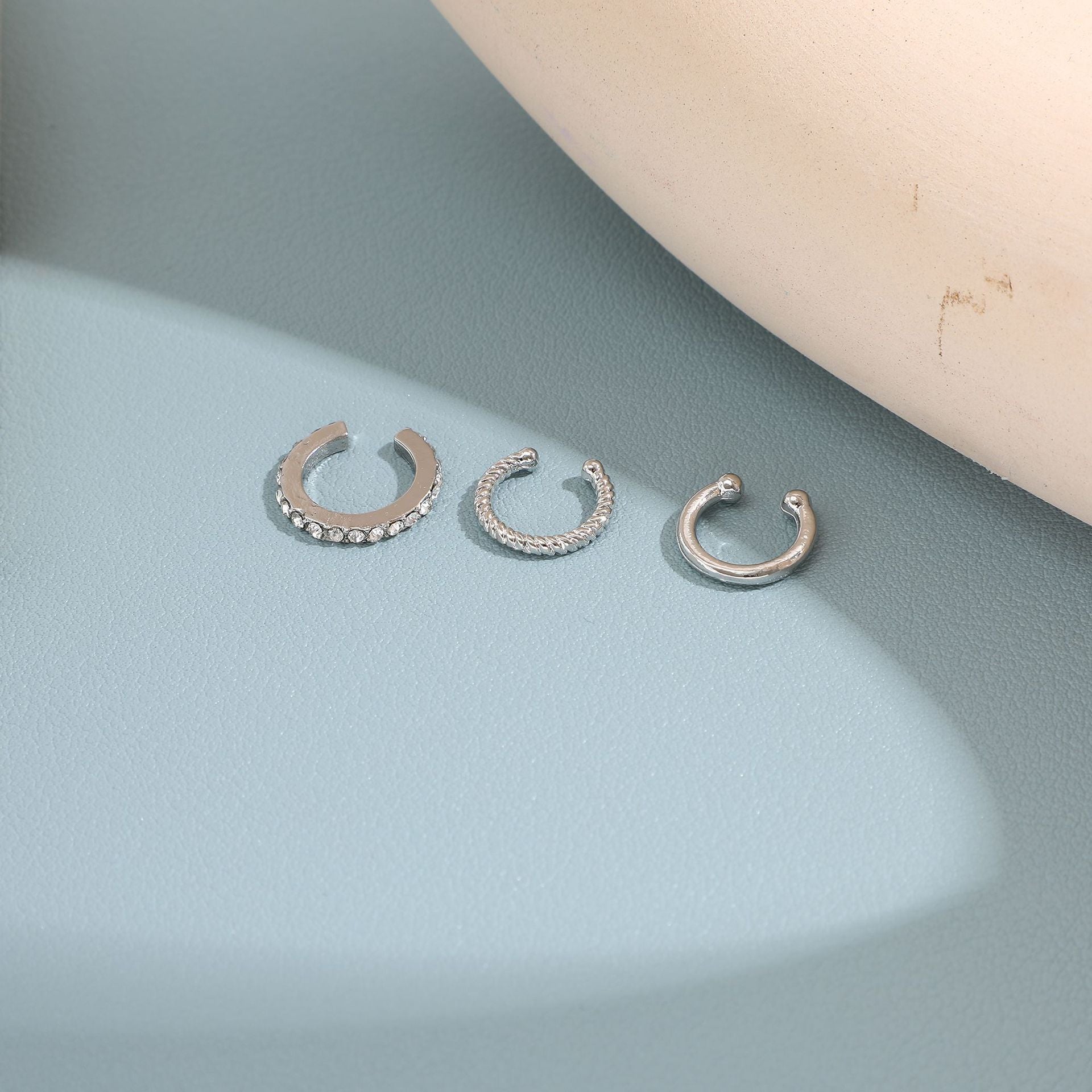 Damen Ohrcuff Set mit funkelnden Kristallen und elegantem Design Shop Nory