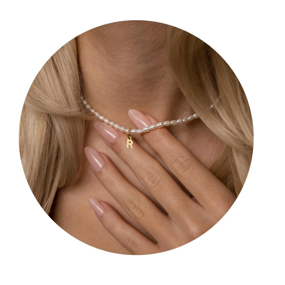 Damen Halskette mit zartem Perlenmuster und personalisiertem Anhänger Shop Nory