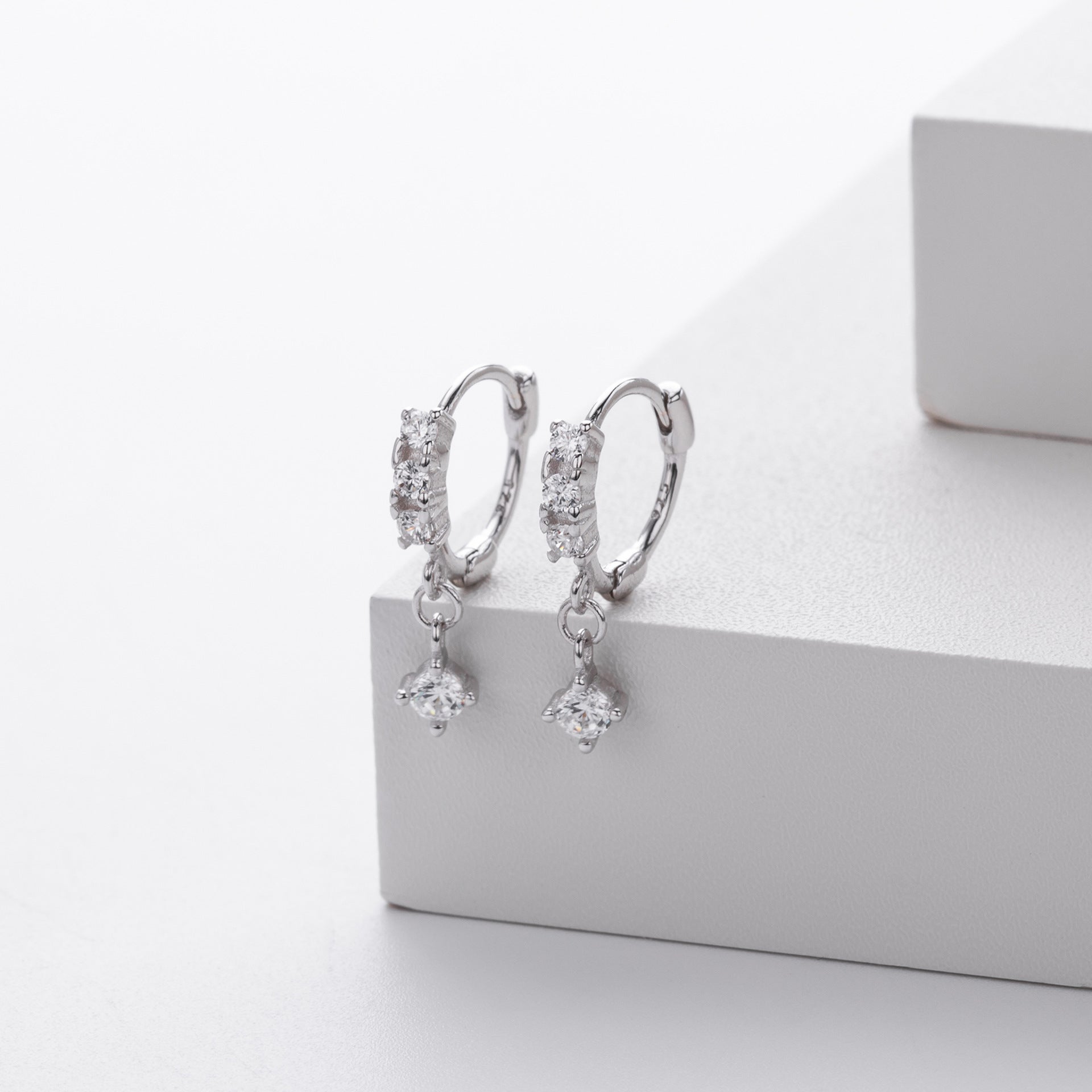 Damen Ohrringe mit funkelnden Zirkon-Anhängern aus hochwertigem 925 Sterling Silber Shop Nory