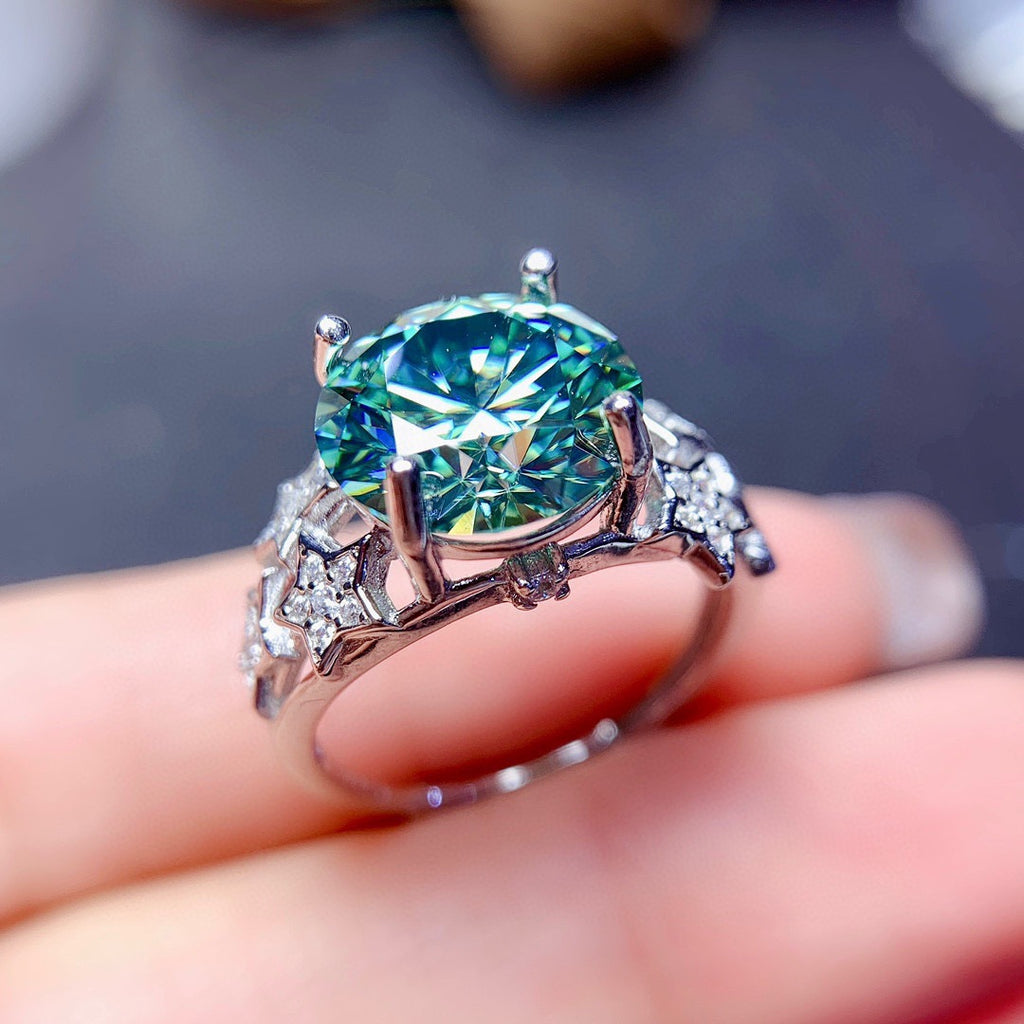 Damenring mit strahlendem, rundem Edelstein und funkelnden Zirkonia-Highlights Shop Nory