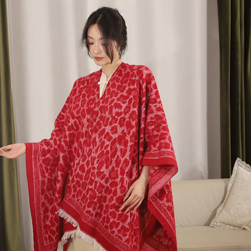 Damen Jacquard-Poncho im Kimono-Schnitt mit Fransensaum und dezentem Animaljacquard Shop Nory
