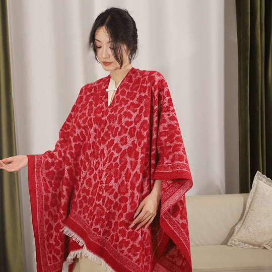 Damen Jacquard-Poncho im Kimono-Schnitt mit Fransensaum und dezentem Animaljacquard Shop Nory