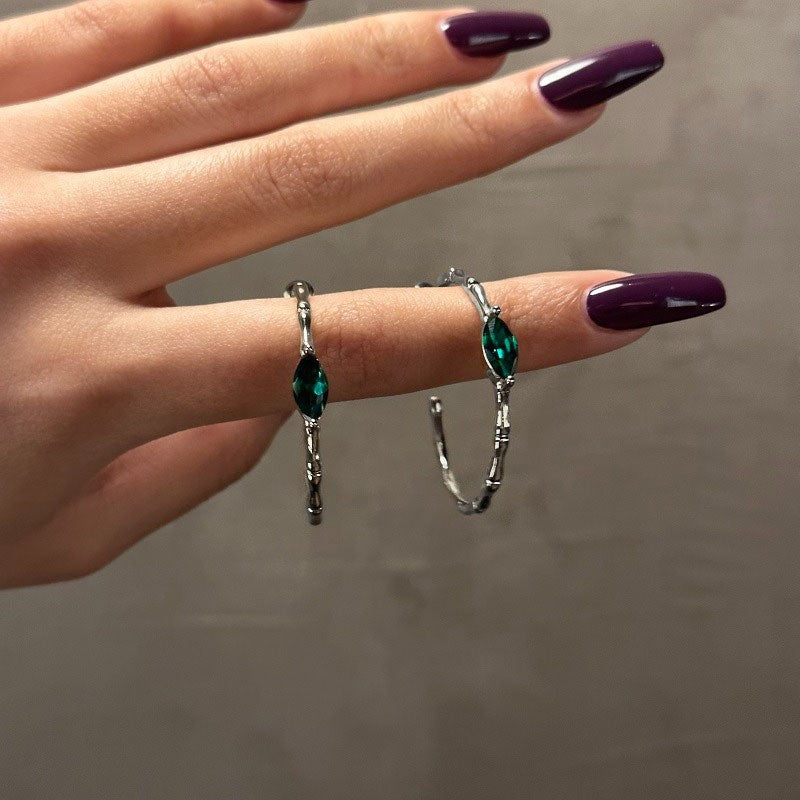 Damen Creolen mit elegantem Bambus-Design und funkelndem Edelstein Shop Nory