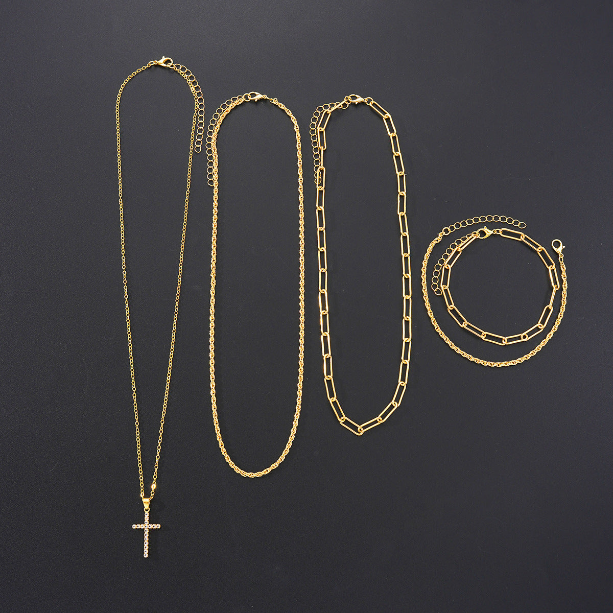 Damen Schmuckset mit elegantem Kreuzanhänger und modernem Kettendesign Shop Nory