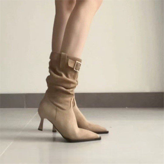Damen spitz zulaufende knöchelhohe Stiefel mit gerafftem Schaft, verstellbarem Schnallenriemen und schlankem Kittenabsatz Shop Nory